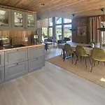 בית נופש 4 Bedroom Beautiful In *