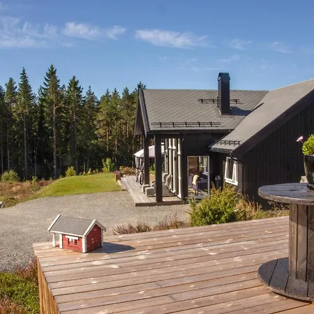 4 Bedroom Beautiful In Сasa de vacaciones Vegårshei